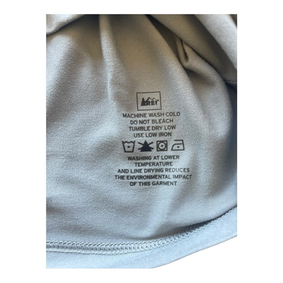 REI Dry Fit Men's Light Gray long Sleeve with 3/4 Front Zip Pullover Jacket - Picture 3 of 15